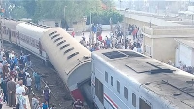 إصابة 14 شخصا إثر خروج إحدى عربات قطار كفر الشيخ - طنطا عن القضبان 