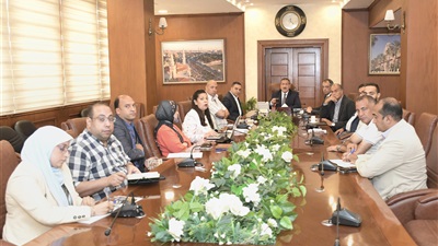 محافظ بورسعيد يستقبل وفدًا من مؤسسة السويدي لبحث سبل التعاون في المجال الصناعي والاستثماري 