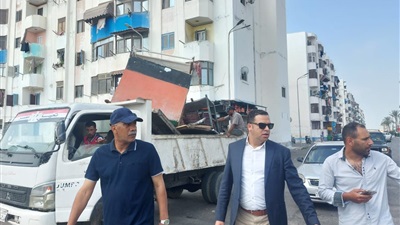 نائب محافظ بورسعيد يقود حملة مكبرة لإزالة الإشغالات بشارعي 23 ديسمبر والعبور  