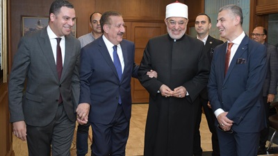  محافظ بورسعيد يبحث مع مفتي الجمهورية سبل تعزيز الوعي الديني  