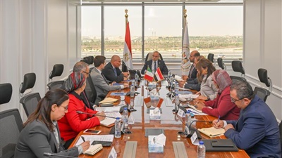 وزير الاستثمار والتجارة الخارجية يبحث مع السفير الإيطالي بالقاهرة زيادة الاستثمارات 