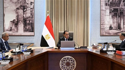 رئيس الوزراء يتابع ملفات عمل المركز الوطني لتخطيط استخدامات أراضي الدولة 