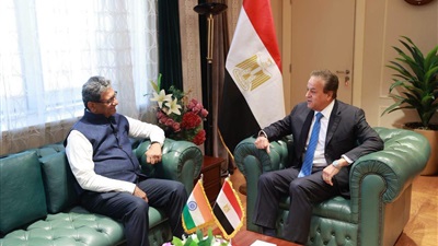 وزير الصحة يبحث مع السفير الهندي تعزيز التعاون الصحي والاستثمارات الدوائية 
