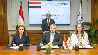باستثمارات مليار جنيه.. رئيس اقتصادية قناة السويس يشهد توقيع عقد مشروع «نافذ مصر» لإنشاء ساحة للشاحنات بميناء السخنة 