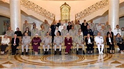 وزير الدفاع يكرم عددًا من القادة الذين أوفوا العطاء بالقوات المسلحة (فيديو) 
