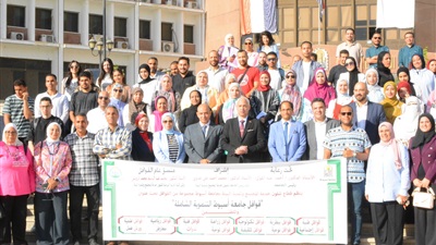 القافلة التنموية الثامنة لجامعة أسيوط بقرية بني مر تقدم خدمات طبية وتوعوية وتنموية لأهالي القرية بمشاركة الجامعة الأهلية 