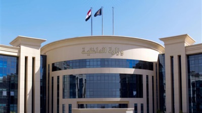الأمن يتتبع اختراقاً إلكترونياً تسبب في بث لقطات خارجة على شاشة إعلانات بالجيزة 