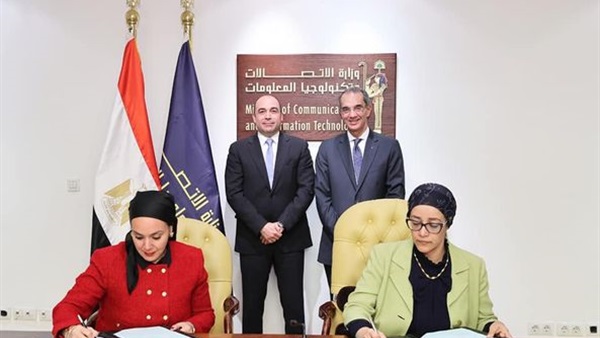 جانب من التوقيع
