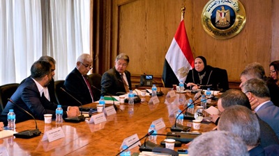 وزيرة التجارة تترأس الاجتماع الأول للجنة دعم صناعة السجاد المصري 