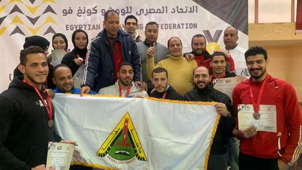 طلاب جامعة بنها
