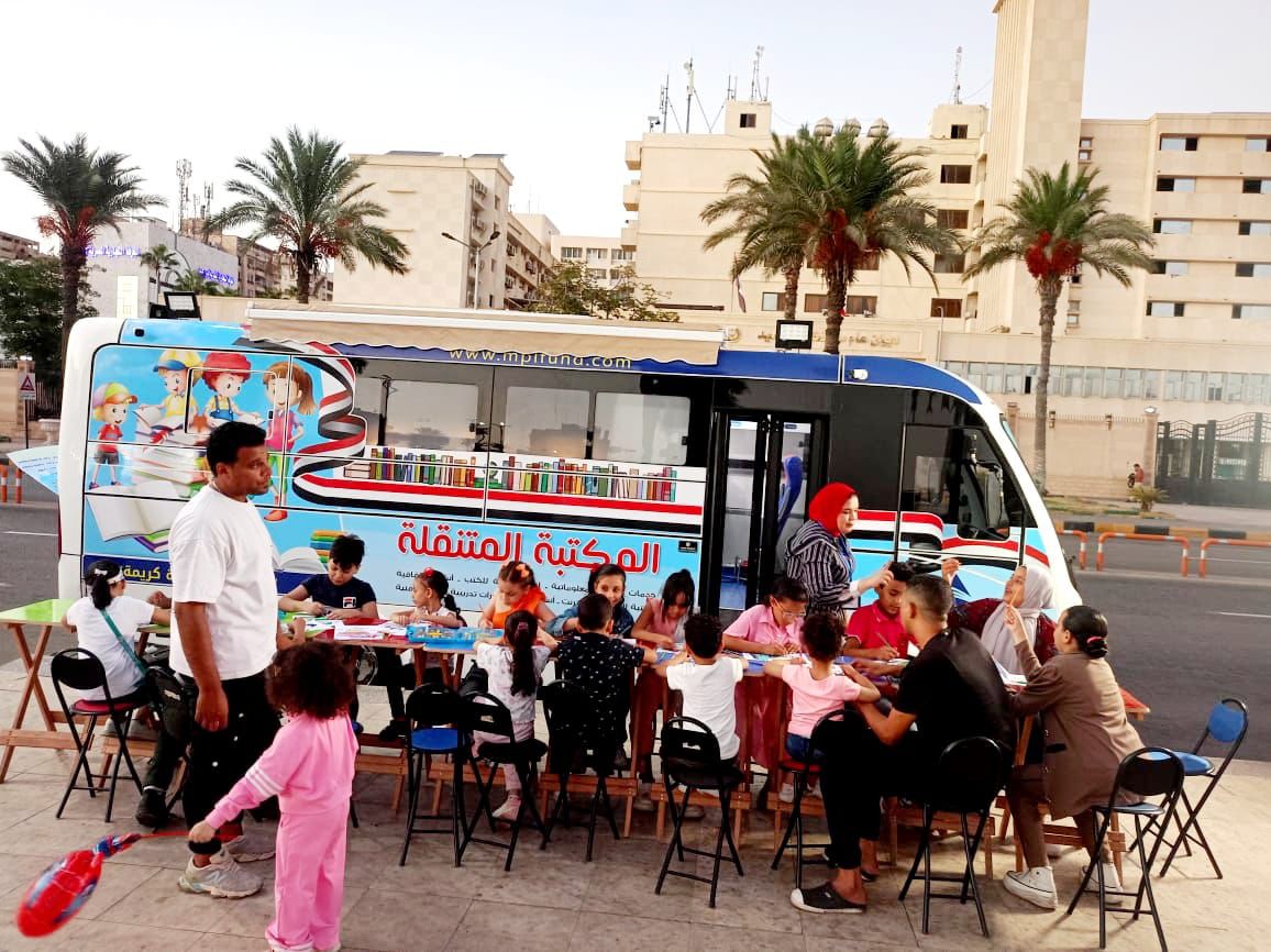 في احتفالات أكتوبر...مكتبة