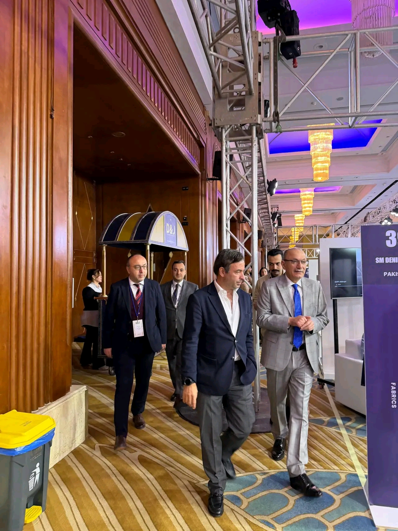 شن يتفقد معرض Cairo