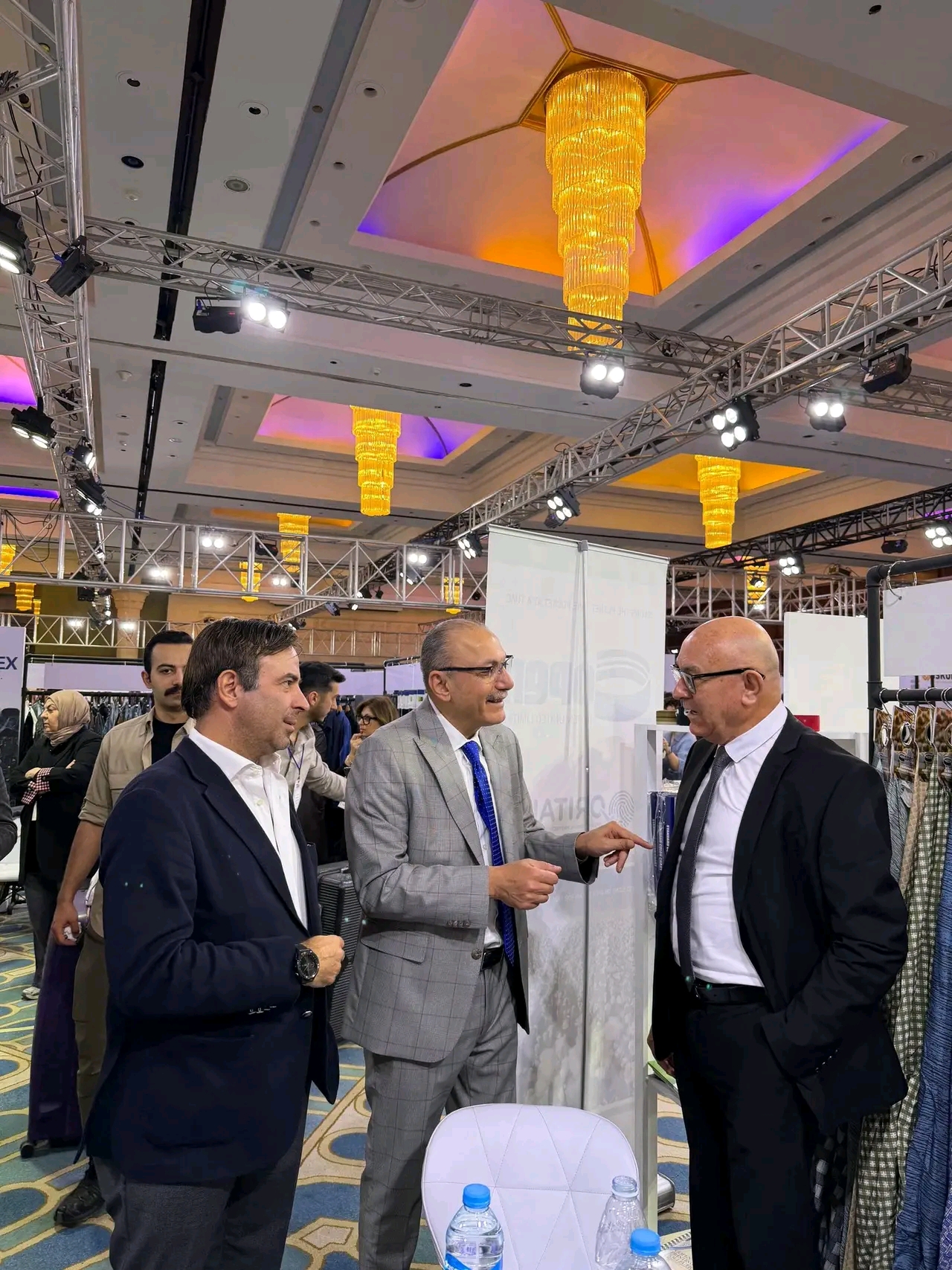 شن يتفقد معرض Cairo