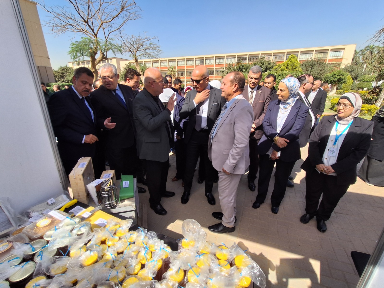 زين العابدين يفتتح